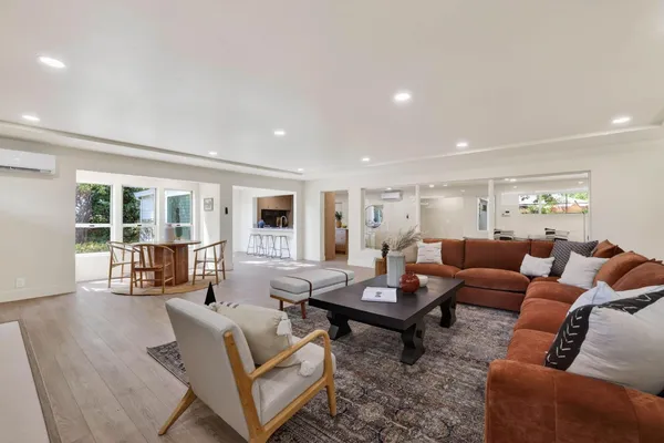 $1,050,000 | 1422 Potrero Way, Sacramento, CA 95822