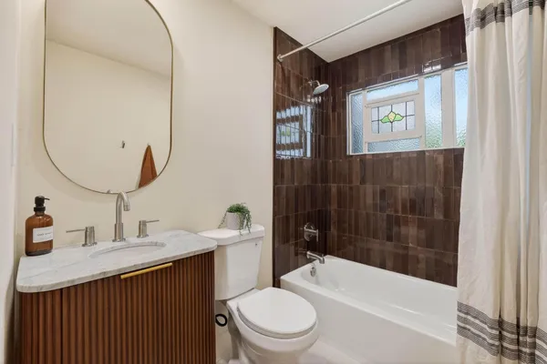 $1,050,000 | 1422 Potrero Way, Sacramento, CA 95822