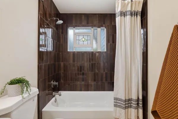 $1,050,000 | 1422 Potrero Way, Sacramento, CA 95822