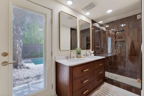 $1,050,000 | 1422 Potrero Way, Sacramento, CA 95822