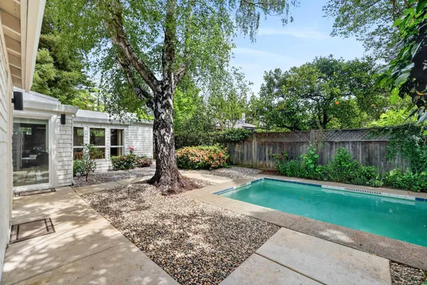 $1,050,000 | 1422 Potrero Way, Sacramento, CA 95822