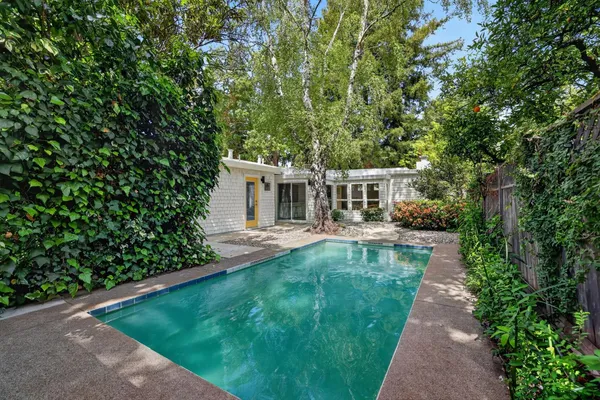 $1,050,000 | 1422 Potrero Way, Sacramento, CA 95822