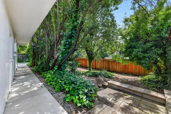 $1,050,000 | 1422 Potrero Way, Sacramento, CA 95822