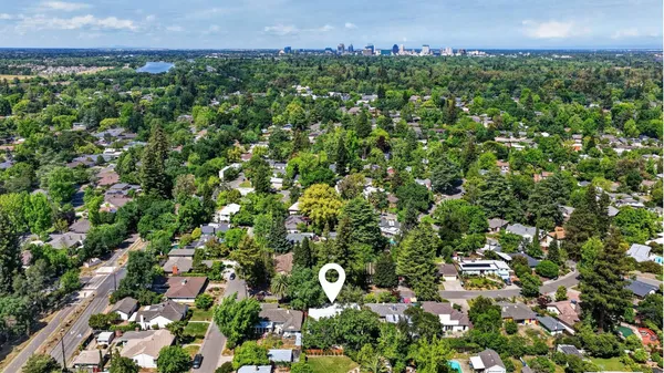 $1,050,000 | 1422 Potrero Way, Sacramento, CA 95822