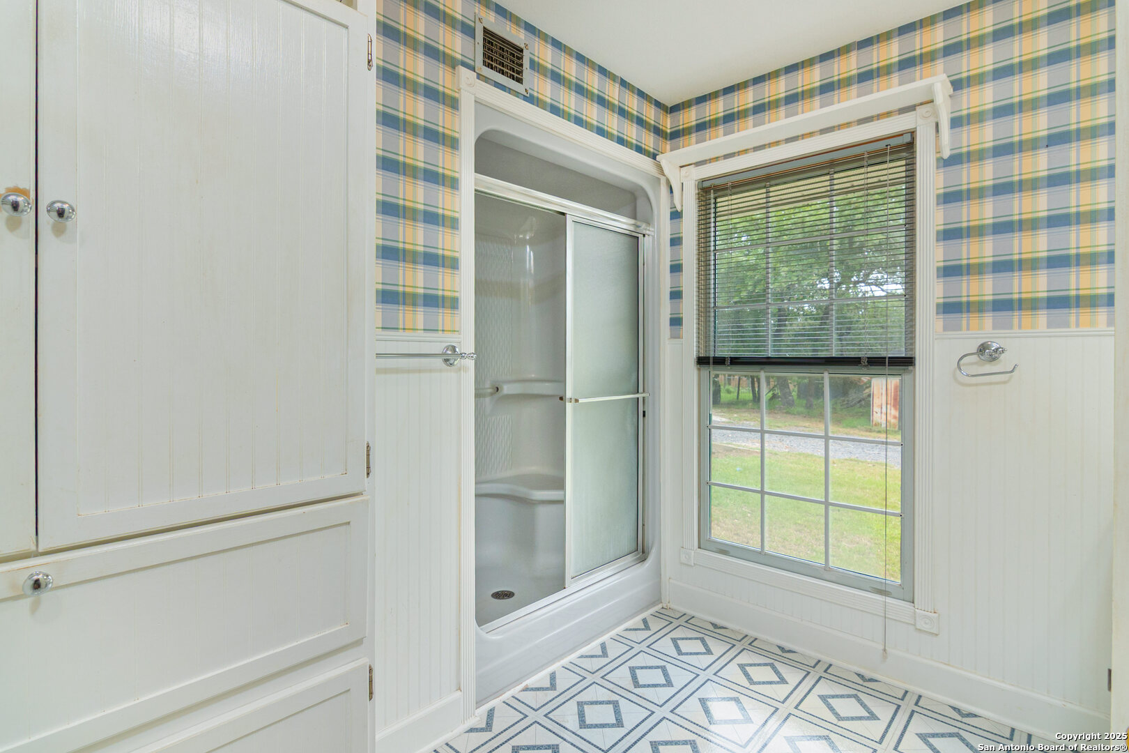 2981 Vivroux Ranch Road Seguin, TX 78155 - Photo 22 of 50 a bathroom with a shower