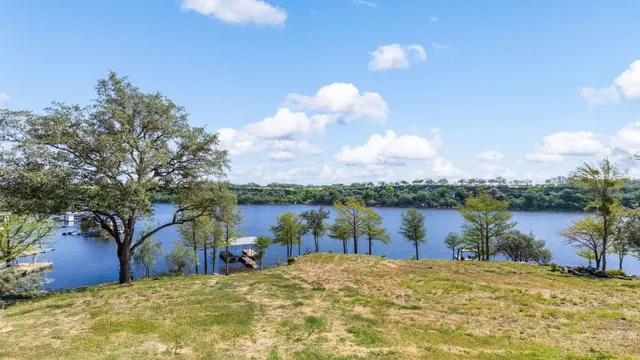 $1,395,000 | 1013 Lakeshore Drive, Spicewood, TX 78669