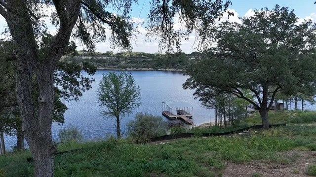 $1,395,000 | 1013 Lakeshore Drive, Spicewood, TX 78669