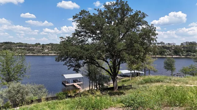 $1,395,000 | 1013 Lakeshore Drive, Spicewood, TX 78669