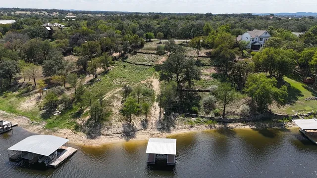 $1,395,000 | 1013 Lakeshore Drive, Spicewood, TX 78669