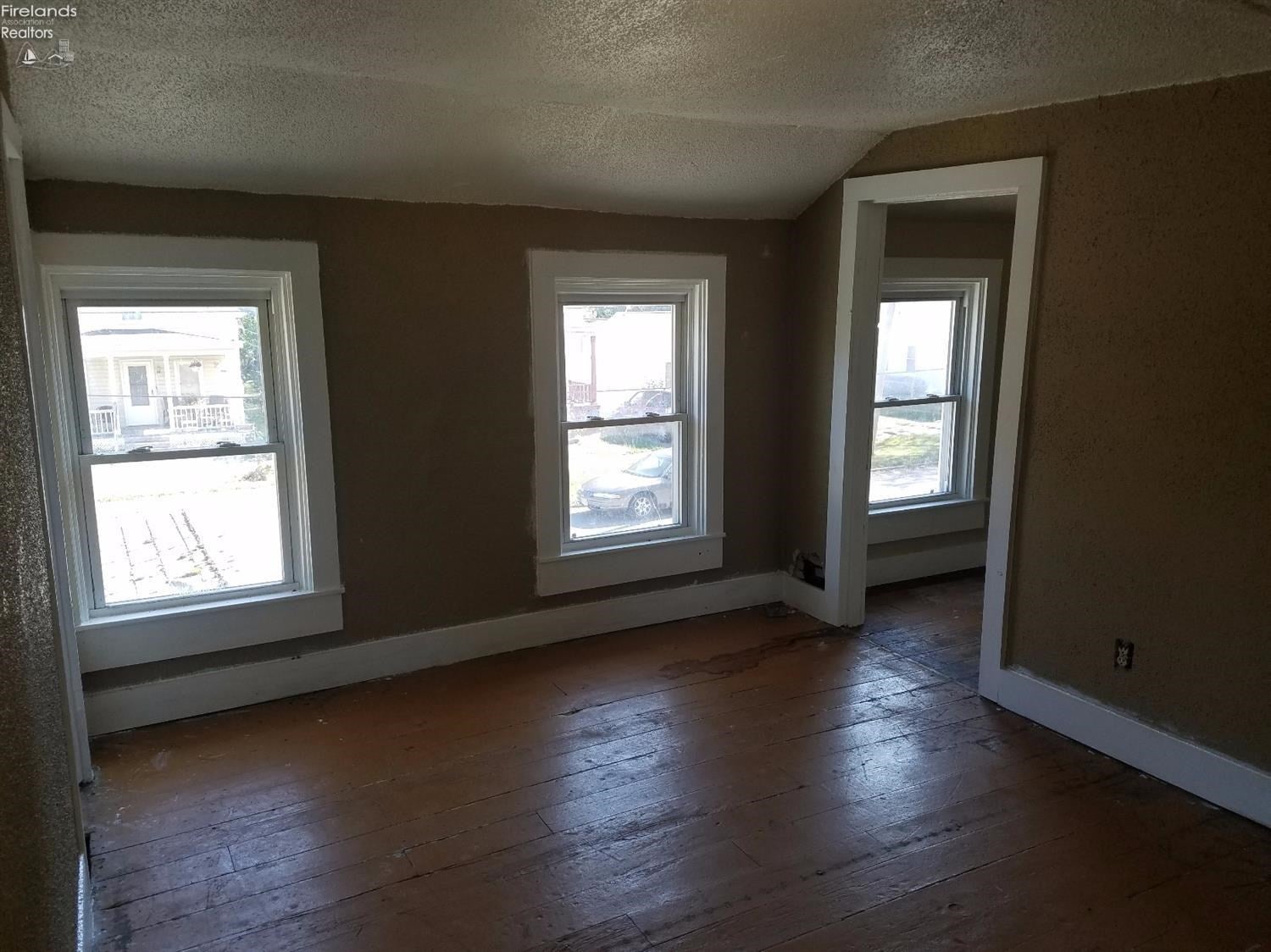 413 Perry Street Sandusky, OH 44870 - Photo 2 of 9 Gallery Image 2