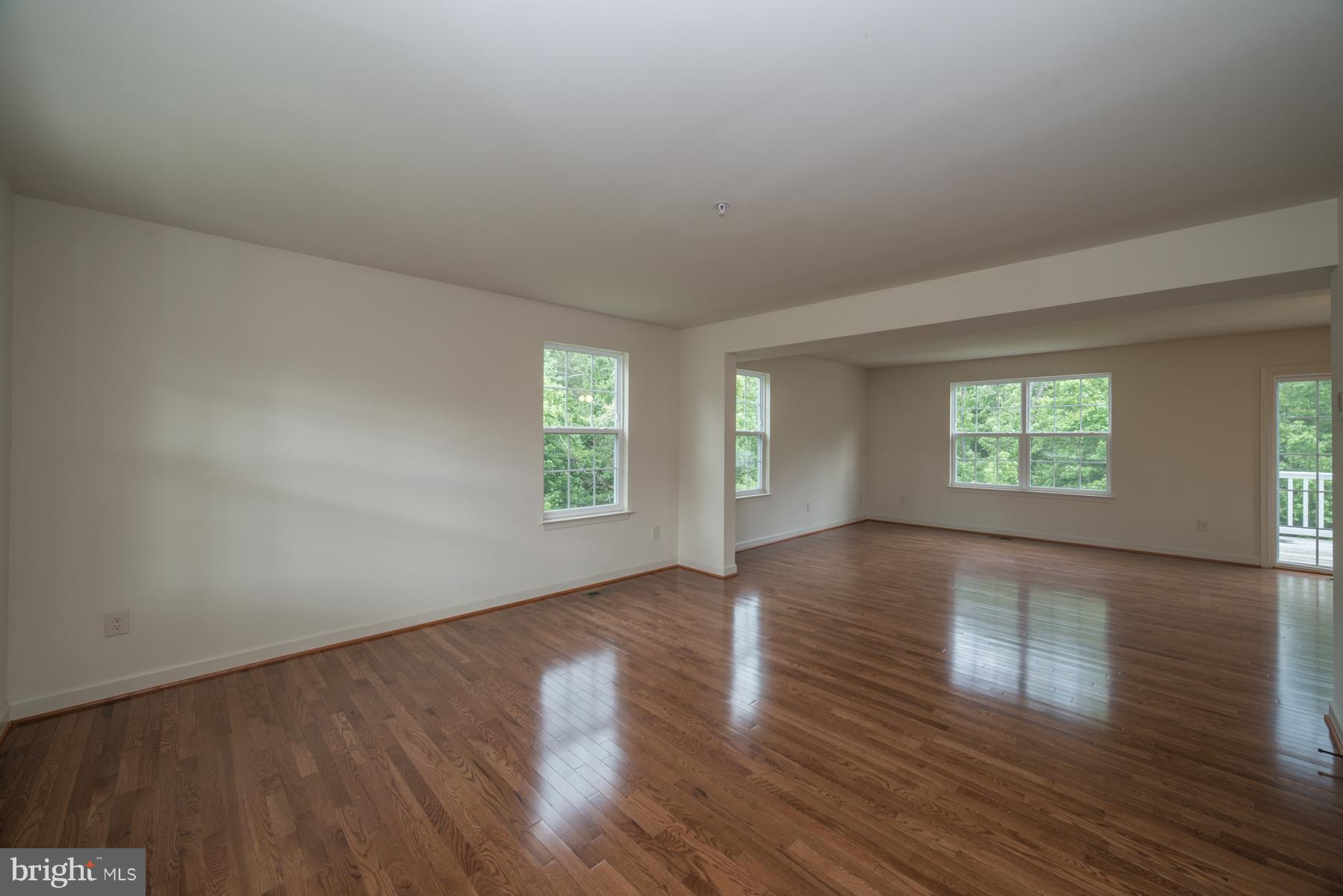 1011 Wampler Road Baltimore, MD 21220 - Photo 3 of 30 Living Room