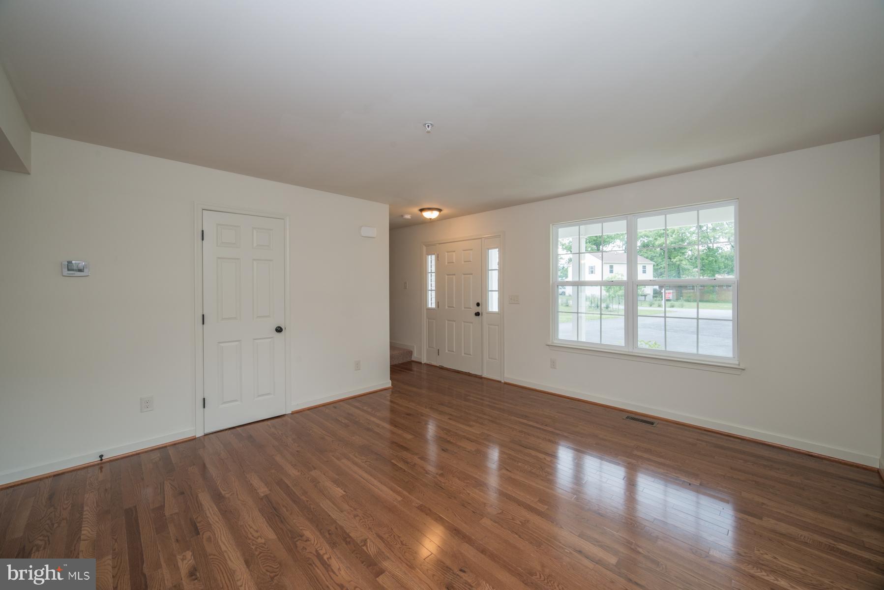 1011 Wampler Road Baltimore, MD 21220 - Photo 5 of 30 Living Room
