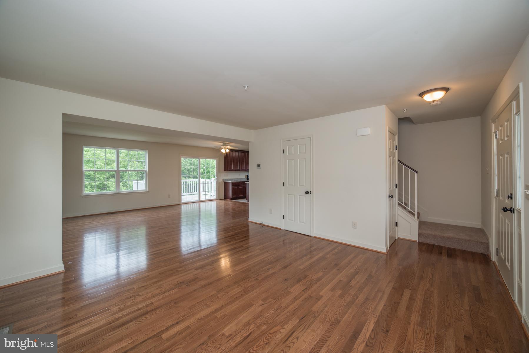 1011 Wampler Road Baltimore, MD 21220 - Photo 6 of 30 Living Room