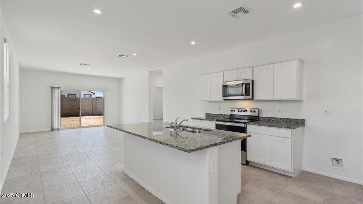 2117 Simone Avenue Apache Junction, AZ 85120 - Photo 4 of 16 Caroline kitchen