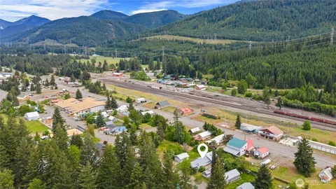 $489,999 | 410 1st Street, Easton, WA 98925