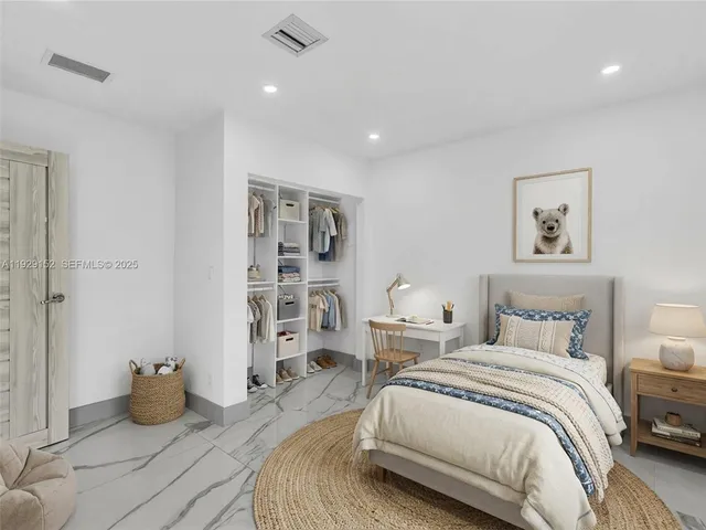 $6,950 | 440 Southeast 8th Avenue, Pompano Beach, FL 33060