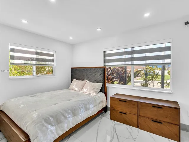 $6,950 | 440 Southeast 8th Avenue, Pompano Beach, FL 33060