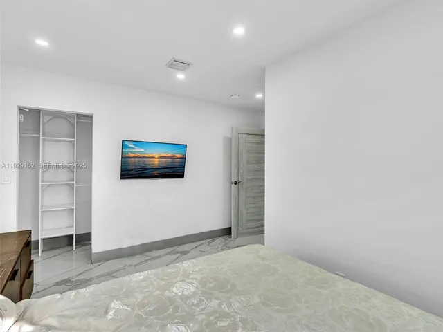 $6,950 | 440 Southeast 8th Avenue, Pompano Beach, FL 33060