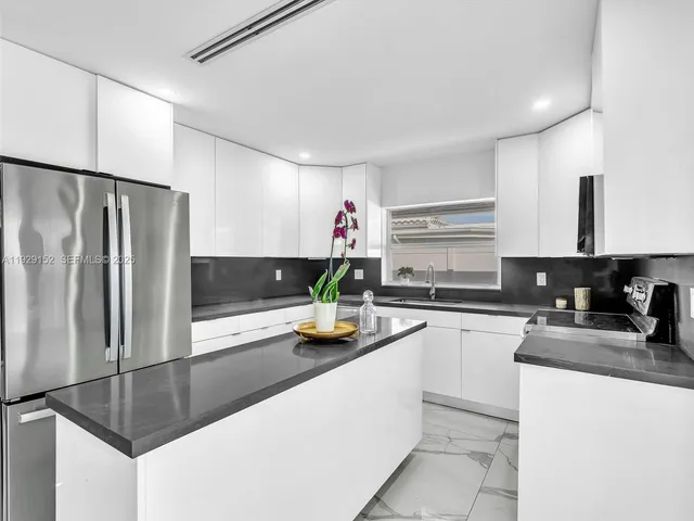 $6,950 | 440 Southeast 8th Avenue, Pompano Beach, FL 33060