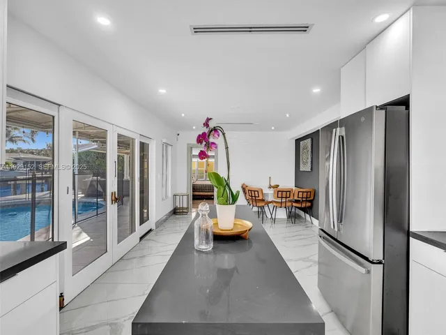 $6,950 | 440 Southeast 8th Avenue, Pompano Beach, FL 33060