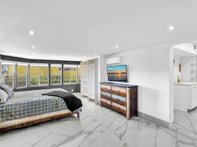 $6,950 | 440 Southeast 8th Avenue, Pompano Beach, FL 33060