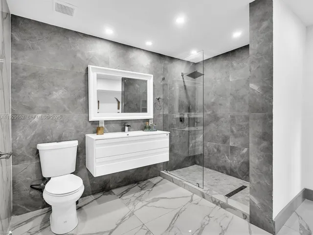 $6,950 | 440 Southeast 8th Avenue, Pompano Beach, FL 33060