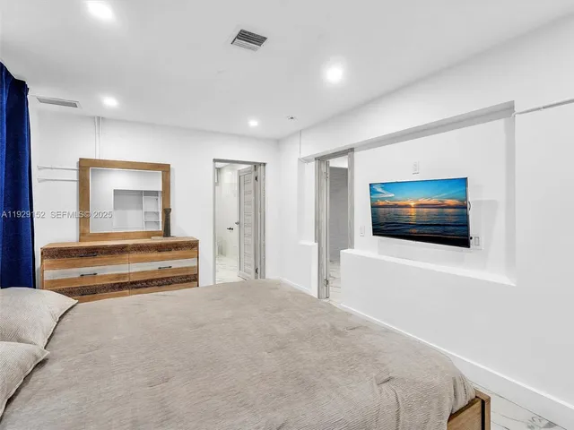 $6,950 | 440 Southeast 8th Avenue, Pompano Beach, FL 33060