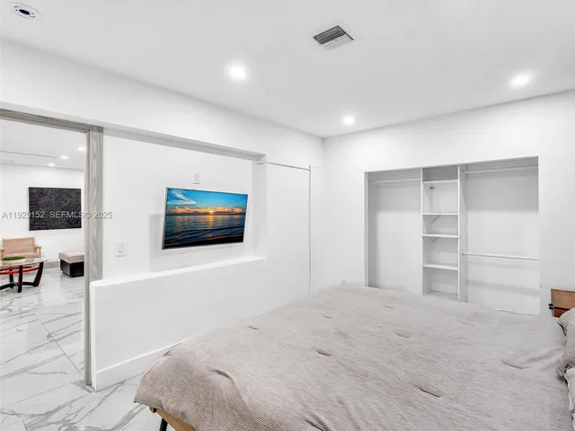 $6,950 | 440 Southeast 8th Avenue, Pompano Beach, FL 33060