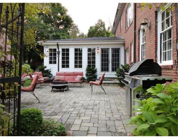 9 Gaskill Road Worcester, MA 01602 - Photo 2 of 27 Gallery Image 2