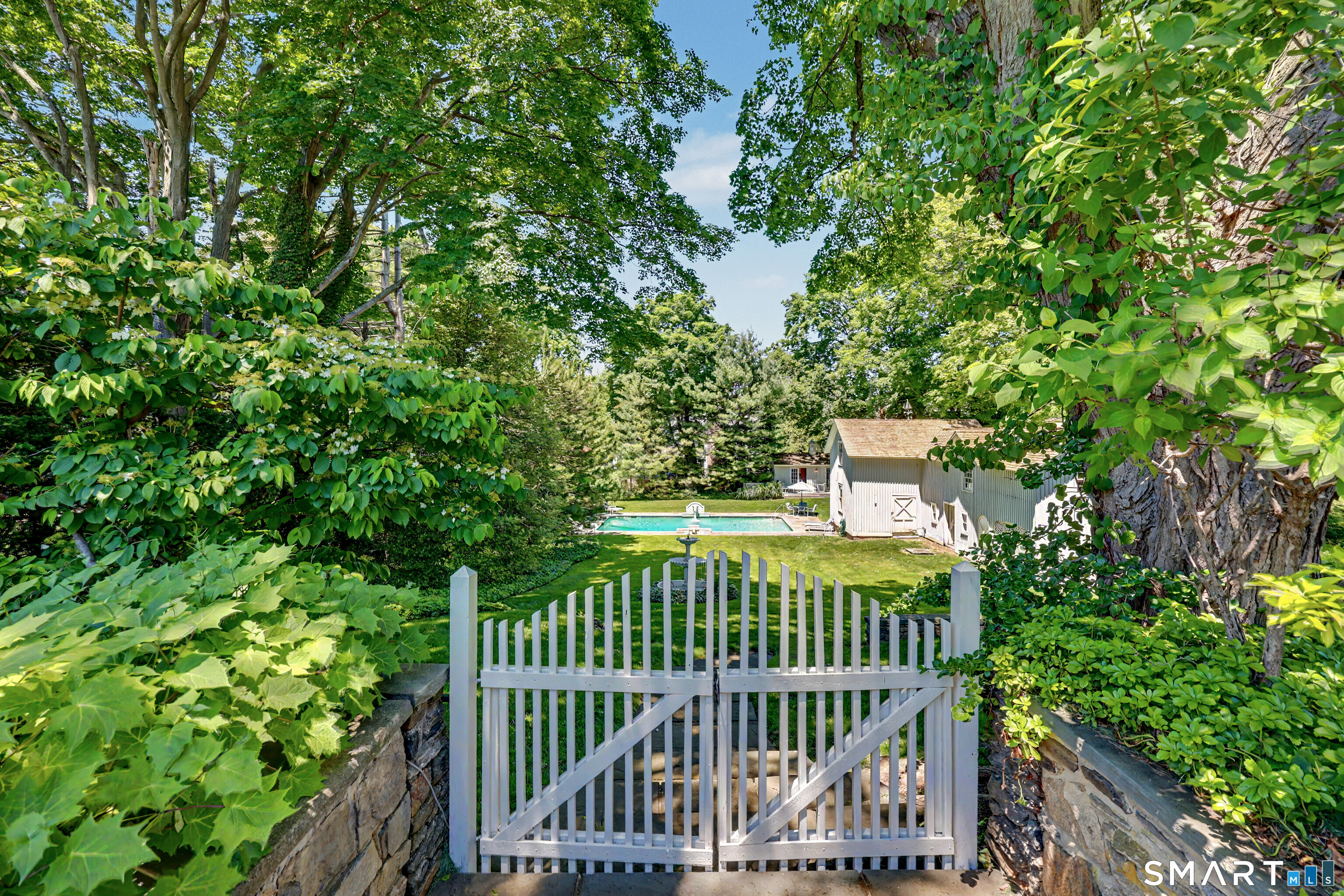 406 Harbor Road Fairfield, CT 06890 - Photo 32 of 38