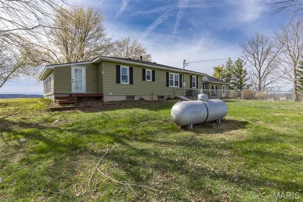 $334,900 | 8864 Highway 61, Ste. Genevieve, MO 63670