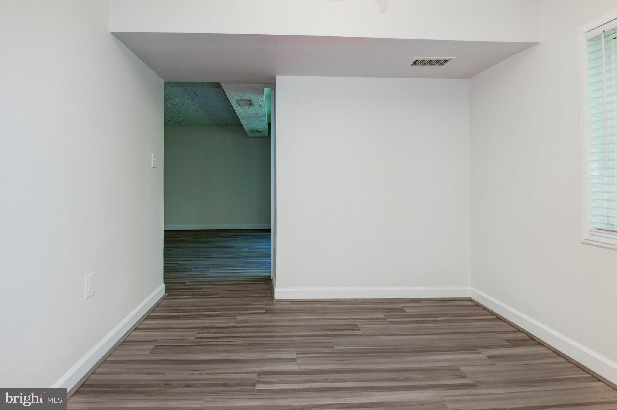 1411 Northgate Square, Unit 14111B Reston, VA 20190 - Photo 14 of 39 Dining area