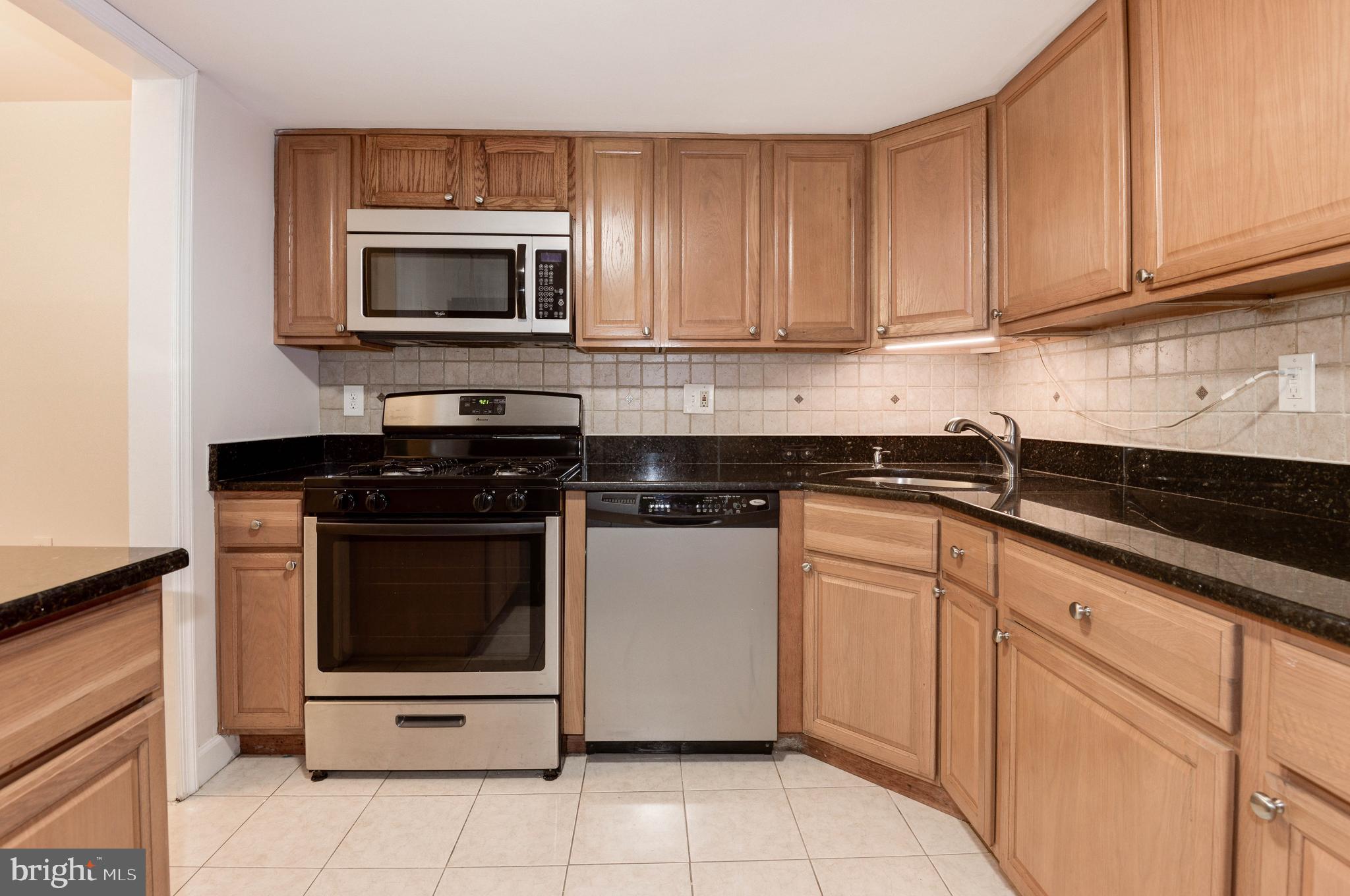 1411 Northgate Square, Unit 14111B Reston, VA 20190 - Photo 16 of 39 Kitchen w/SS appliances