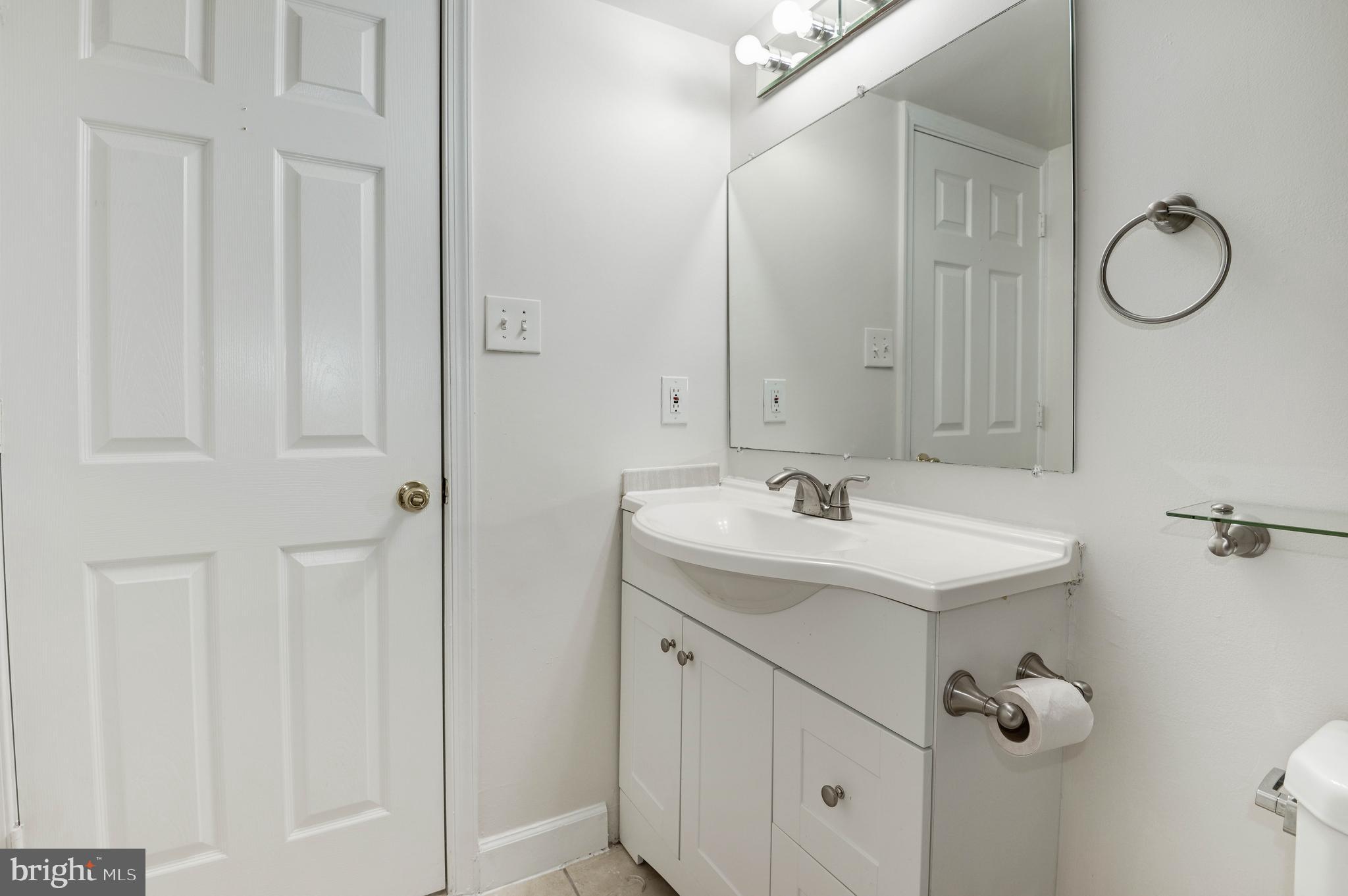 1411 Northgate Square, Unit 14111B Reston, VA 20190 - Photo 26 of 39 Primary bath; bath 1 of 2
