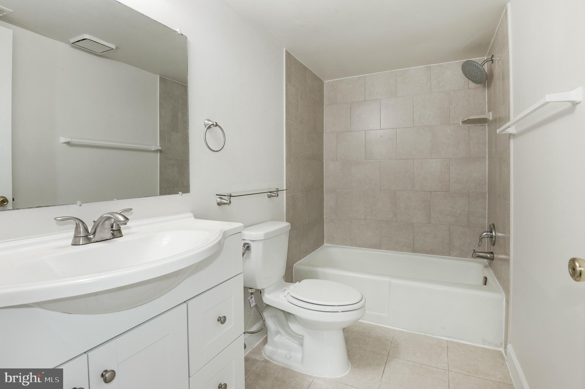 1411 Northgate Square, Unit 14111B Reston, VA 20190 - Photo 27 of 39 Primary bath; bath 1 of 2