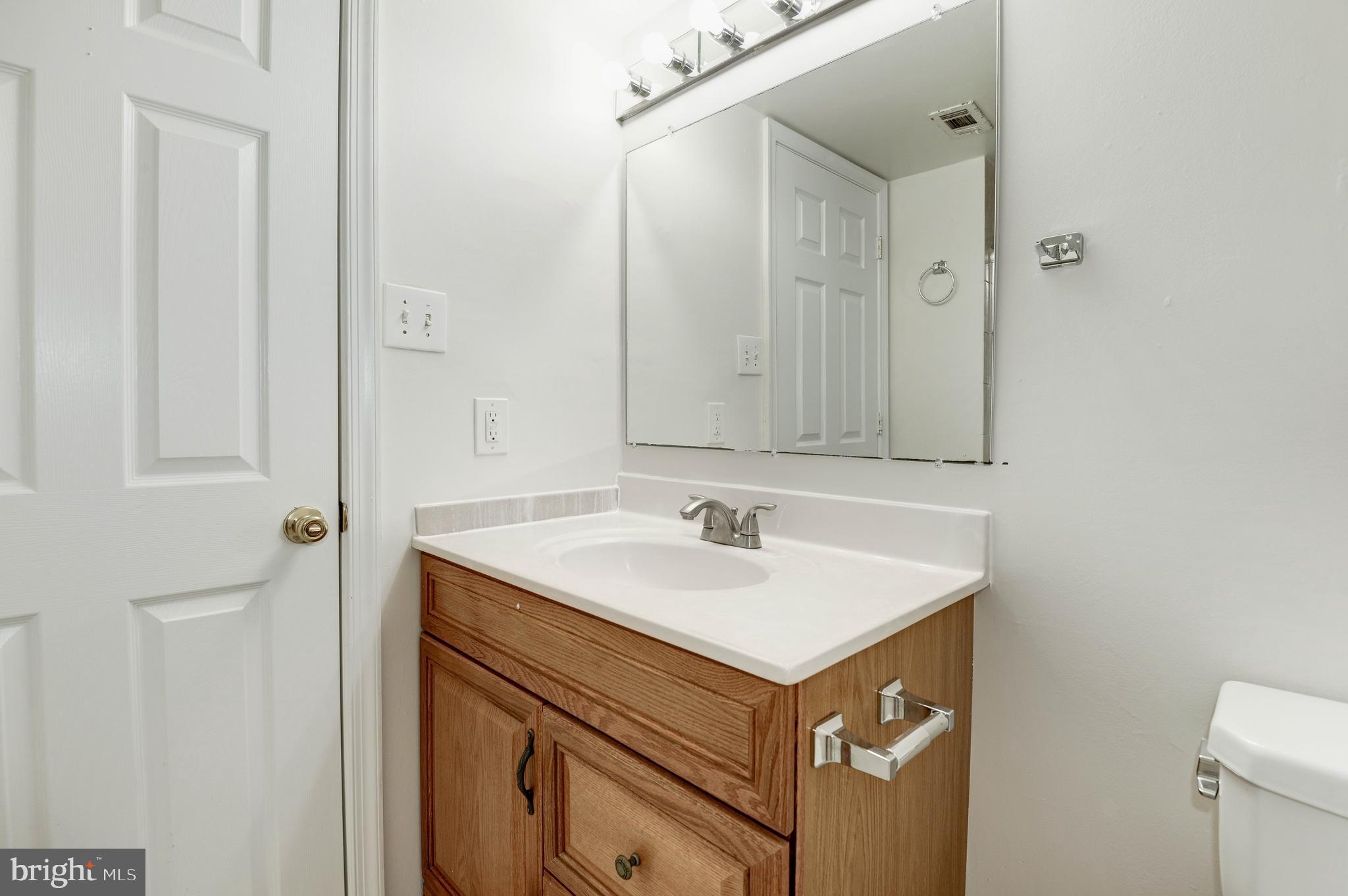 1411 Northgate Square, Unit 14111B Reston, VA 20190 - Photo 31 of 39 Hall bath; bath 2 of 2
