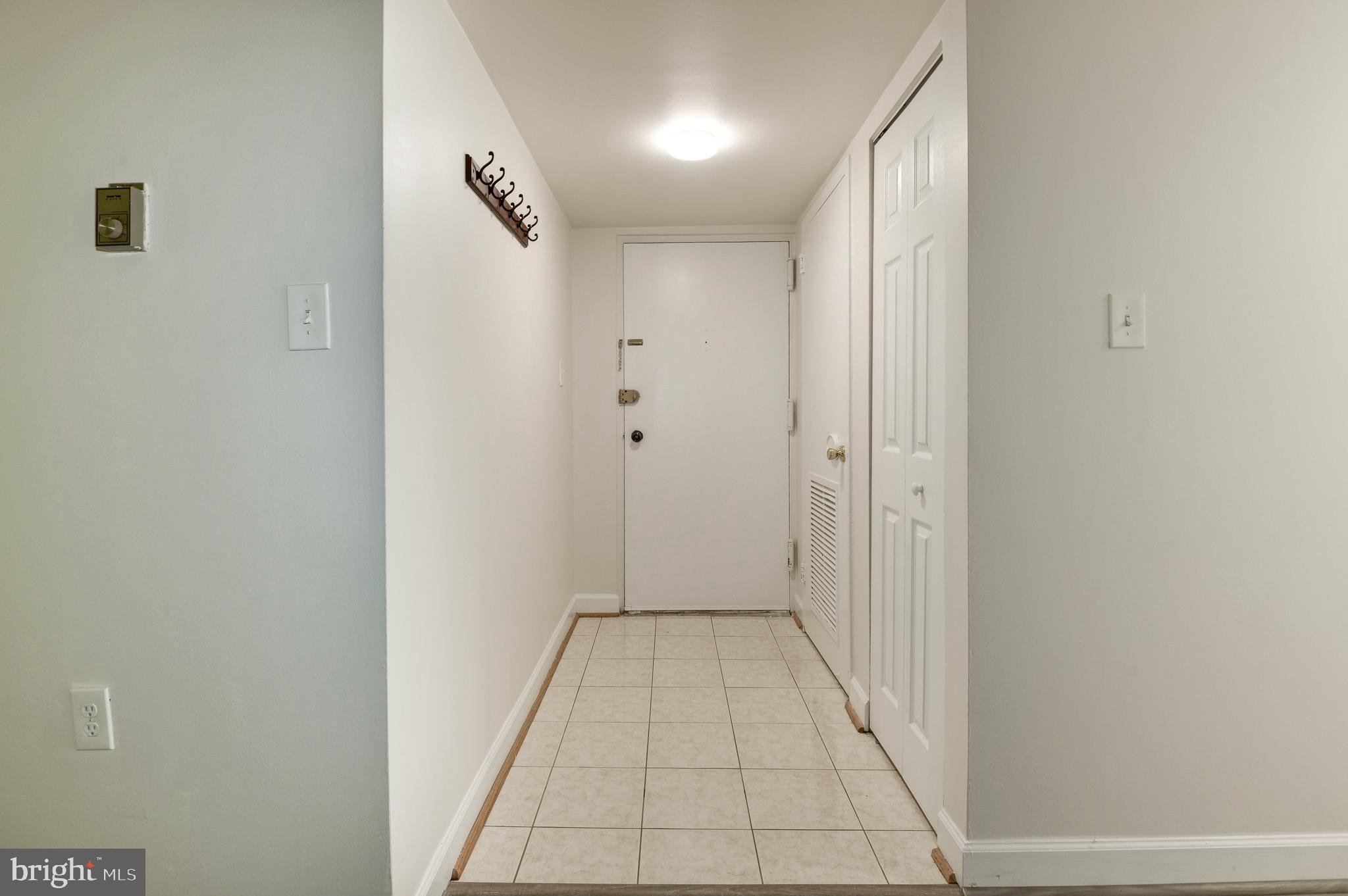 1411 Northgate Square, Unit 14111B Reston, VA 20190 - Photo 9 of 39 Foyer