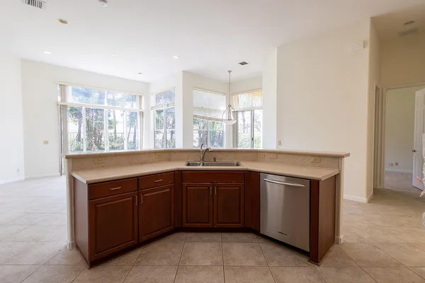 $3,800 | 6428 Garden Court, West Palm Beach, FL 33411