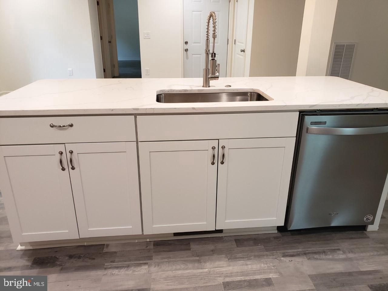 204 Park Avenue Ridgely, MD 21660 - Photo 19 of 52 Inside view of island