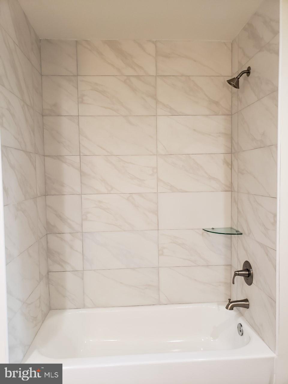 204 Park Avenue Ridgely, MD 21660 - Photo 49 of 52 Owner's full bath -- tub with tile surround