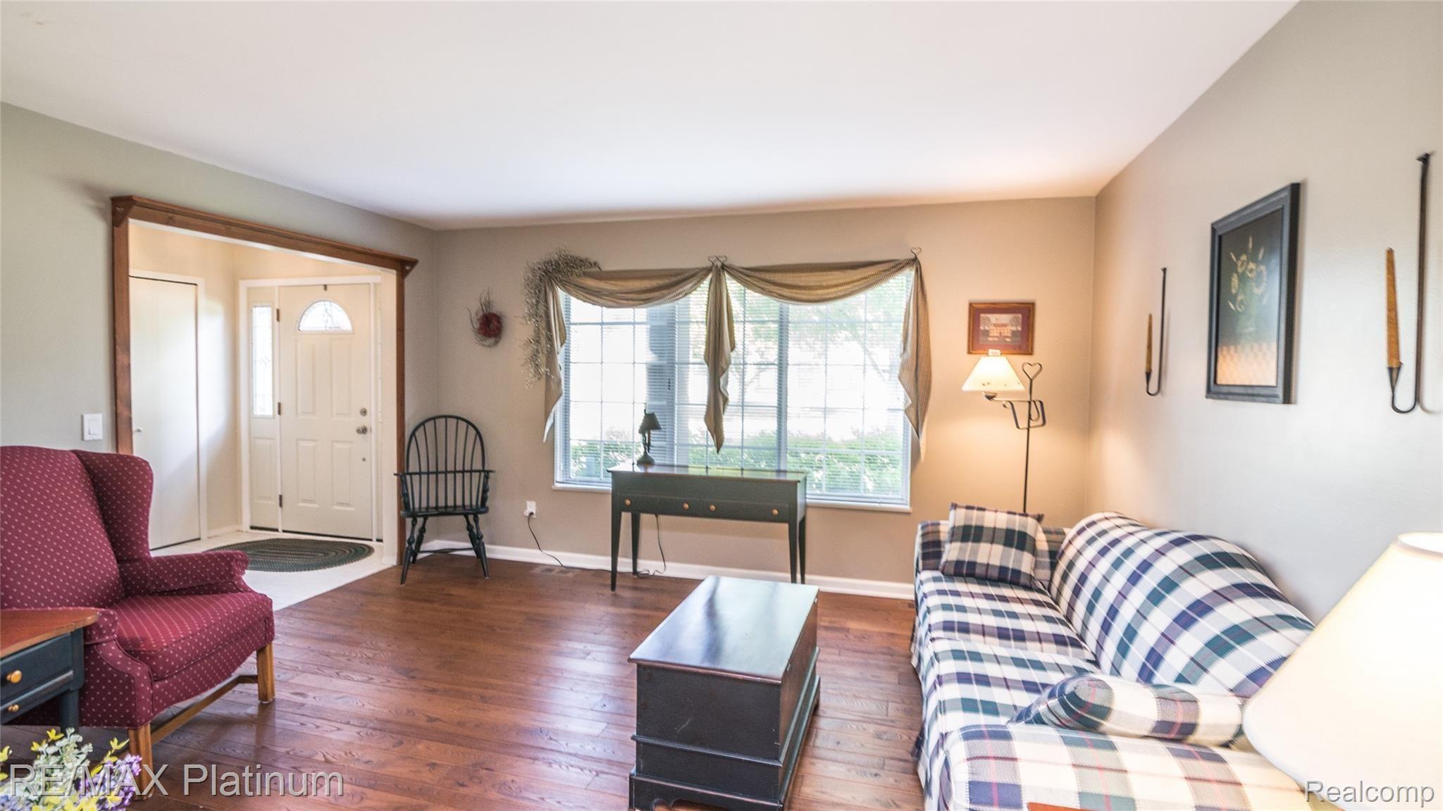 18571 Gill Road Livonia, MI 48152 - Photo 8 of 48 016_32.jpg