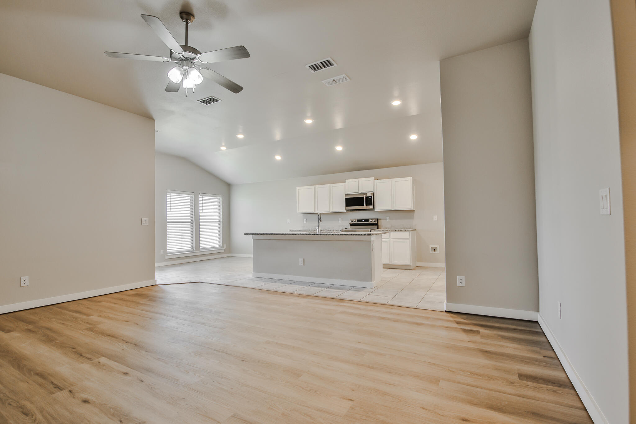 13407 Avenue R Lubbock, TX 79423 - Photo 3 of 20 13407 Ave R - Living