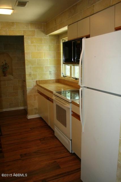 159 C North Brickyard Road, Unit C Beaufort, SC 29907 - Photo 11 of 22 Kitchen 3