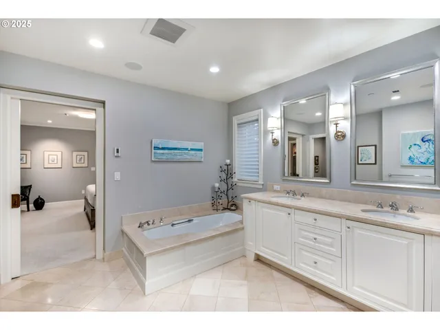 $1,810,500 | 5511 Southeast Scenic Lane, Unit 200, Vancouver, WA 98661