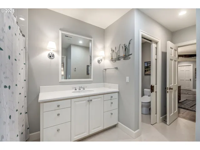 $1,810,500 | 5511 Southeast Scenic Lane, Unit 200, Vancouver, WA 98661