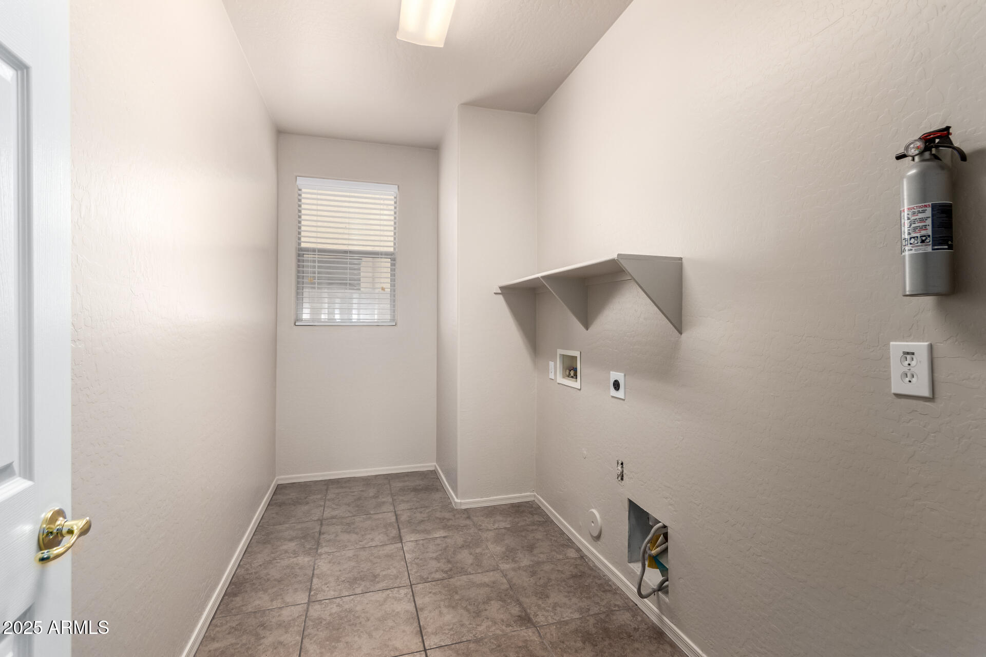 2203 West Vía Caballo Blanco Phoenix, AZ 85085 - Photo 26 of 28 a view of a hallway with closet
