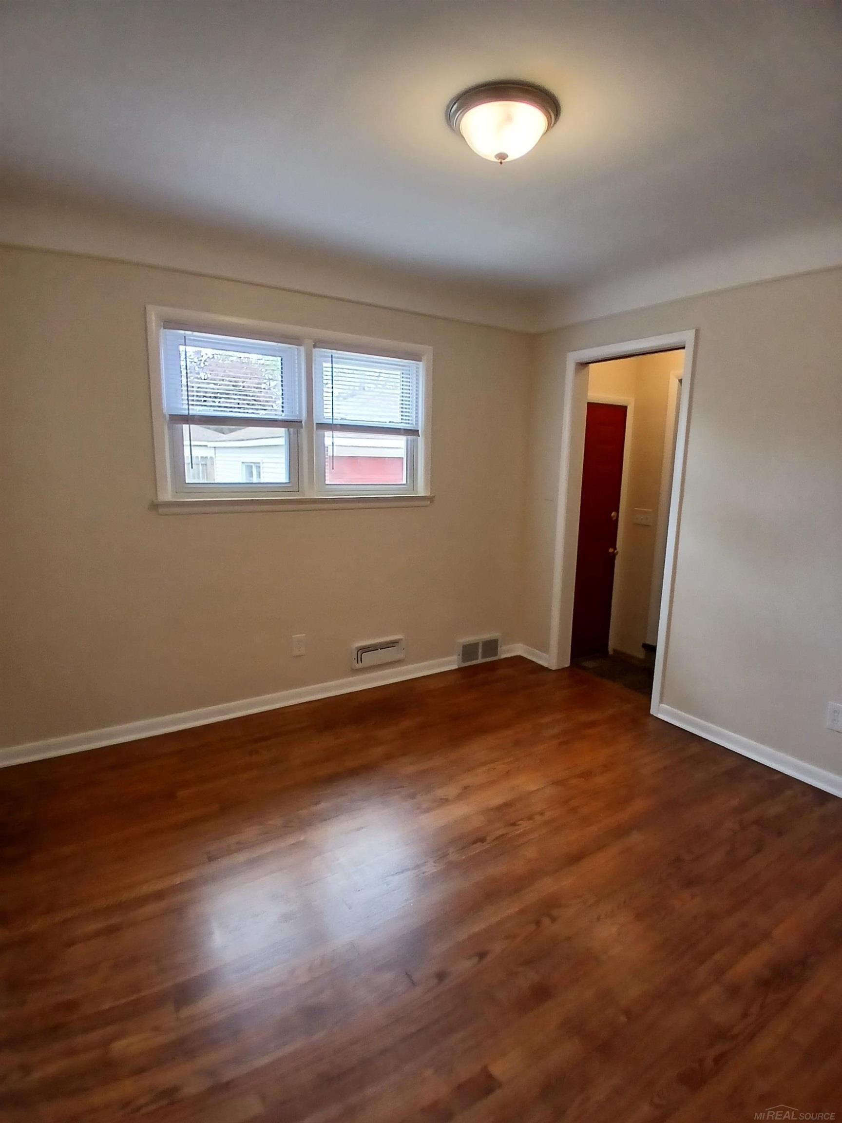 24675 Ridgecroft Avenue Eastpointe, MI 48021 - Photo 17 of 31
