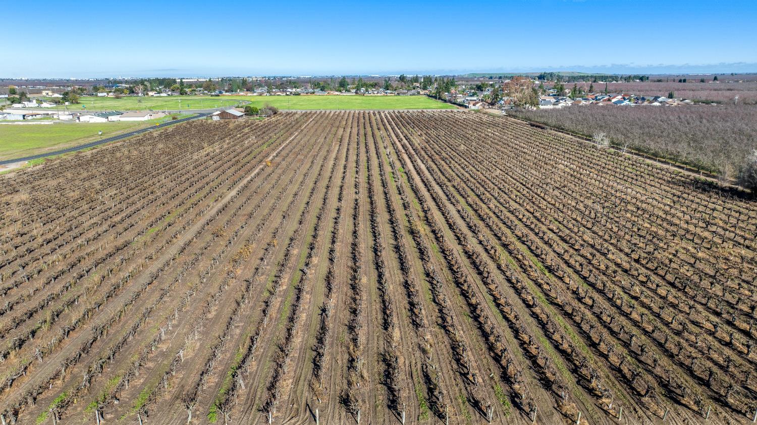 6288 East Lathrop Road Manteca, CA 95336 - Photo 9 of 16 a view of an ocean and beach