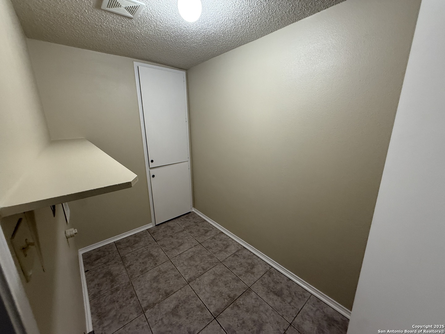 8015 Chestnut Gate Lane Converse, TX 78109 - Photo 19 of 21 an empty room with an empty door