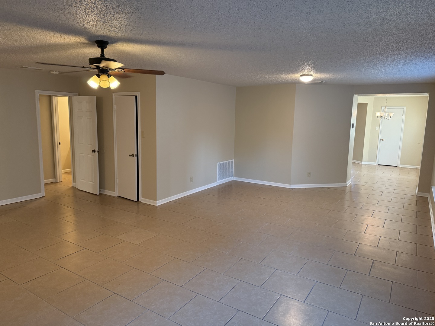 8015 Chestnut Gate Lane Converse, TX 78109 - Photo 4 of 21 a view of entryway